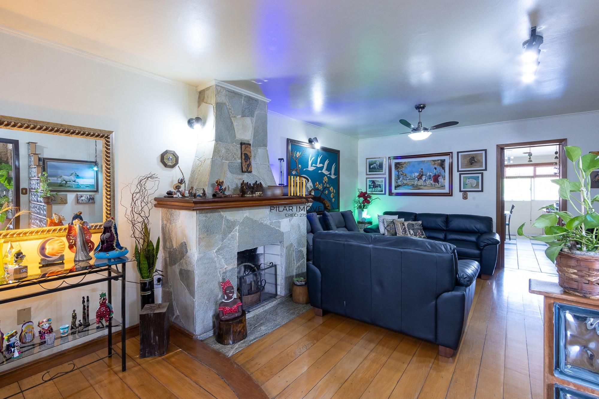 Casa com 3 quartos (1 suite), 4 vagas - Vila Nova