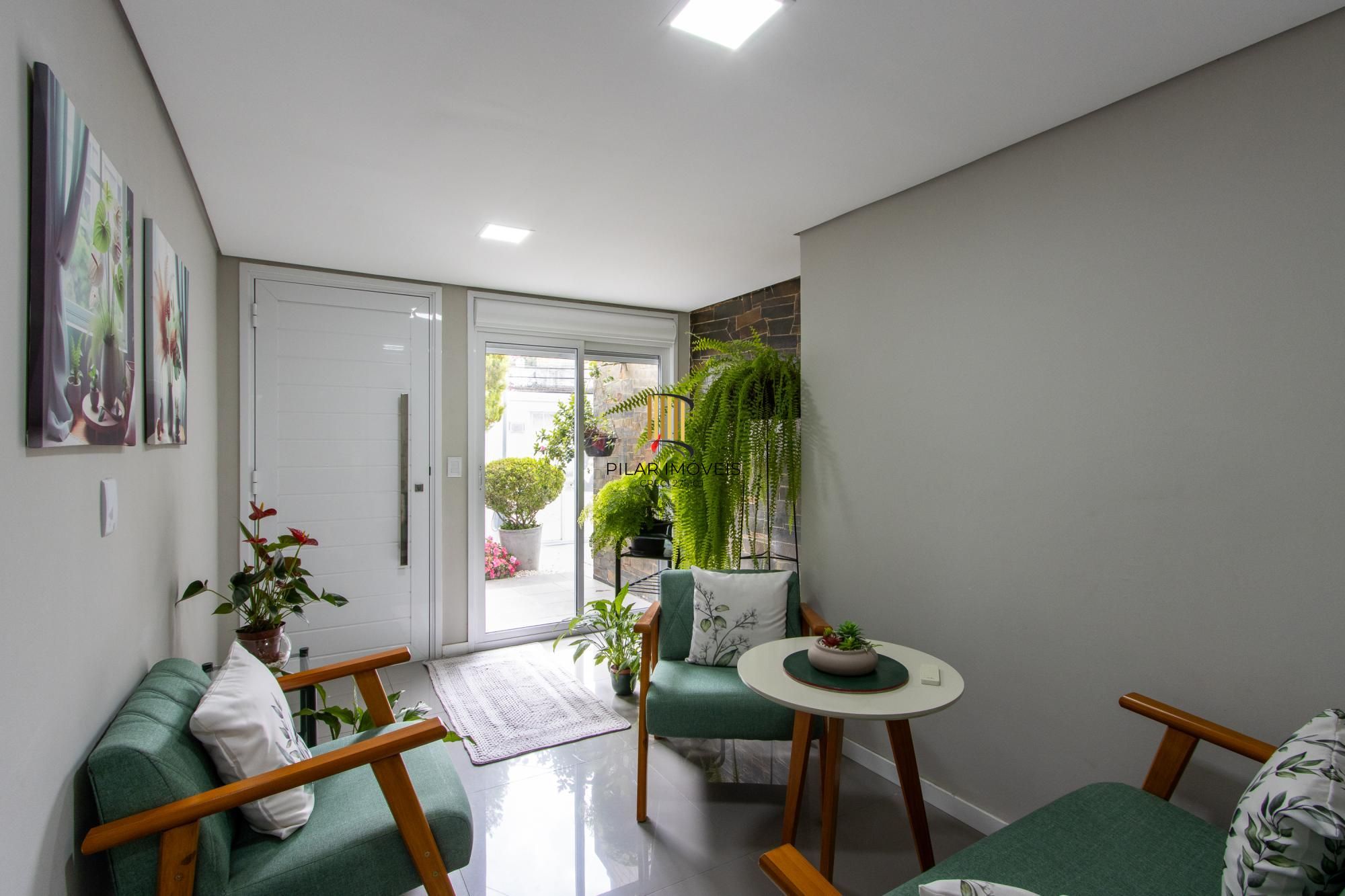 Casa TODA Reformada à Venda  – Mobiliada