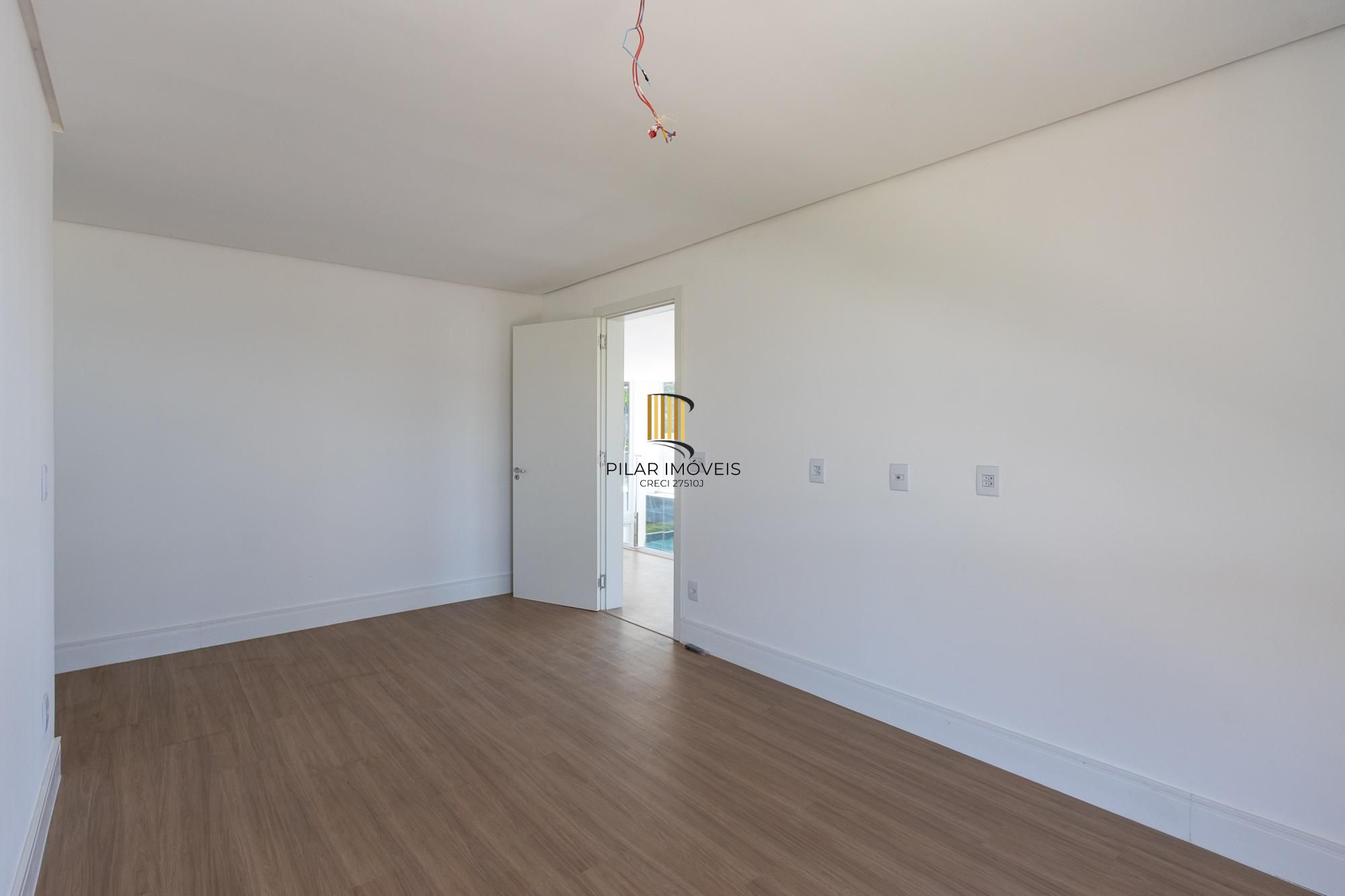 Casa Condominio para Venda - 300m², 4 dormitórios, sendo 4 suites, 2 vagas - Alphaville