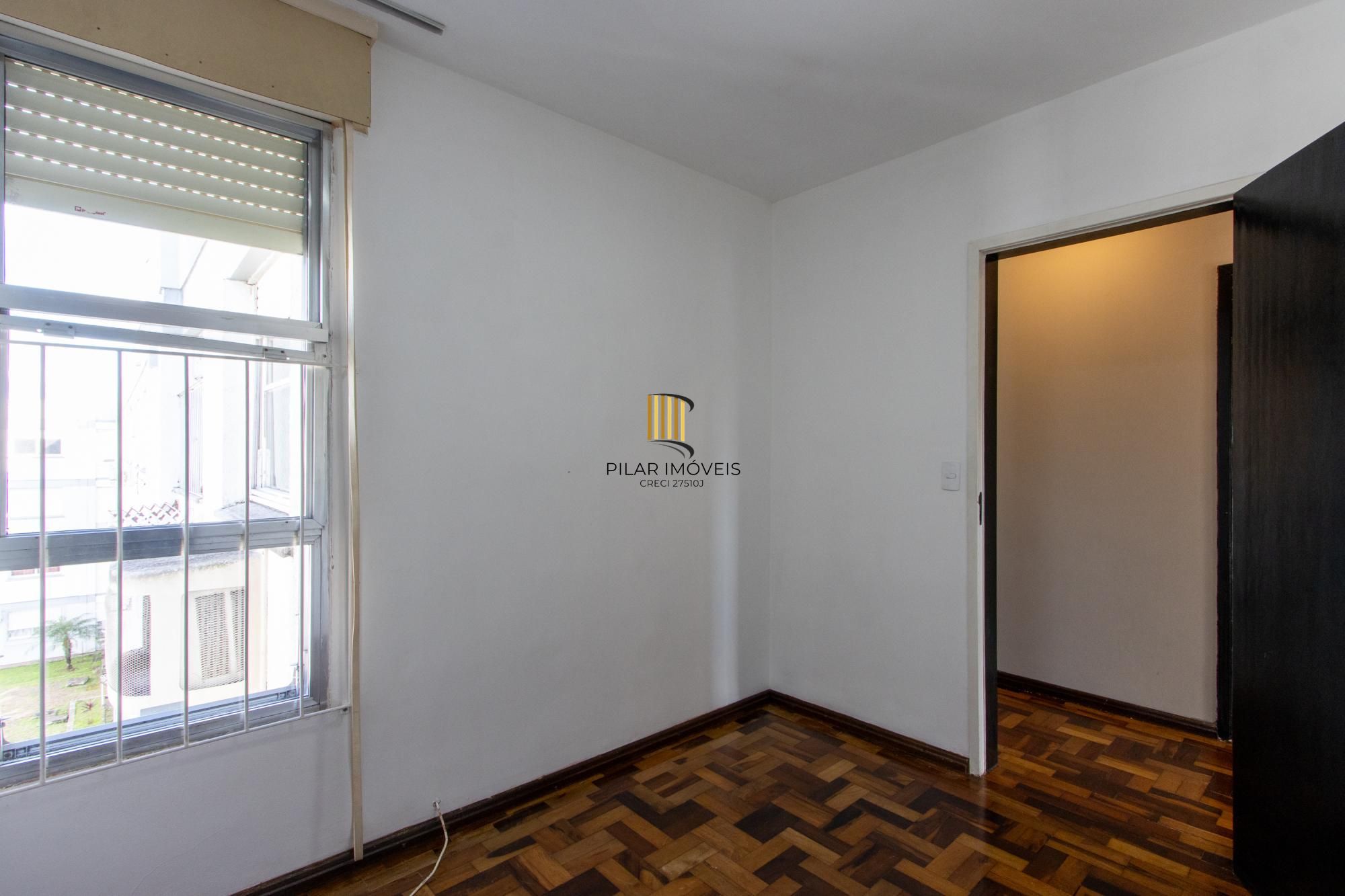 Apartamento de 3 quartos reformado, 1 banheiro - Bairro Camaquã.