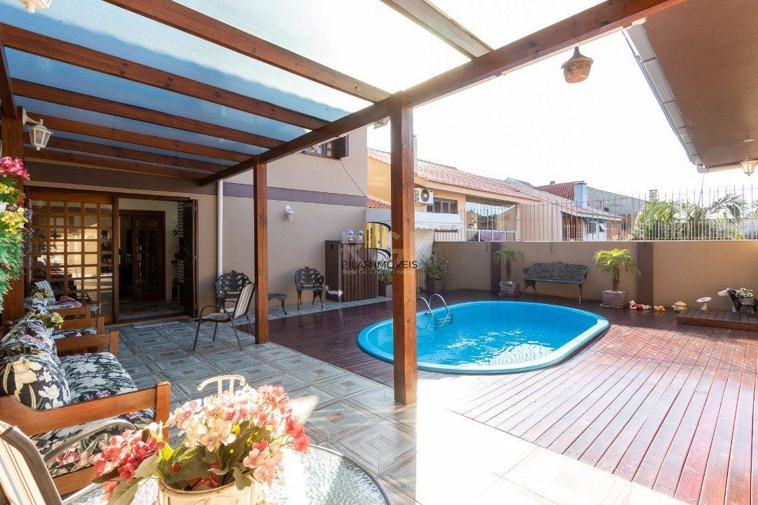 Casa com piscina para Venda , 4 quartos, sendo 1 suite, 3 vagas