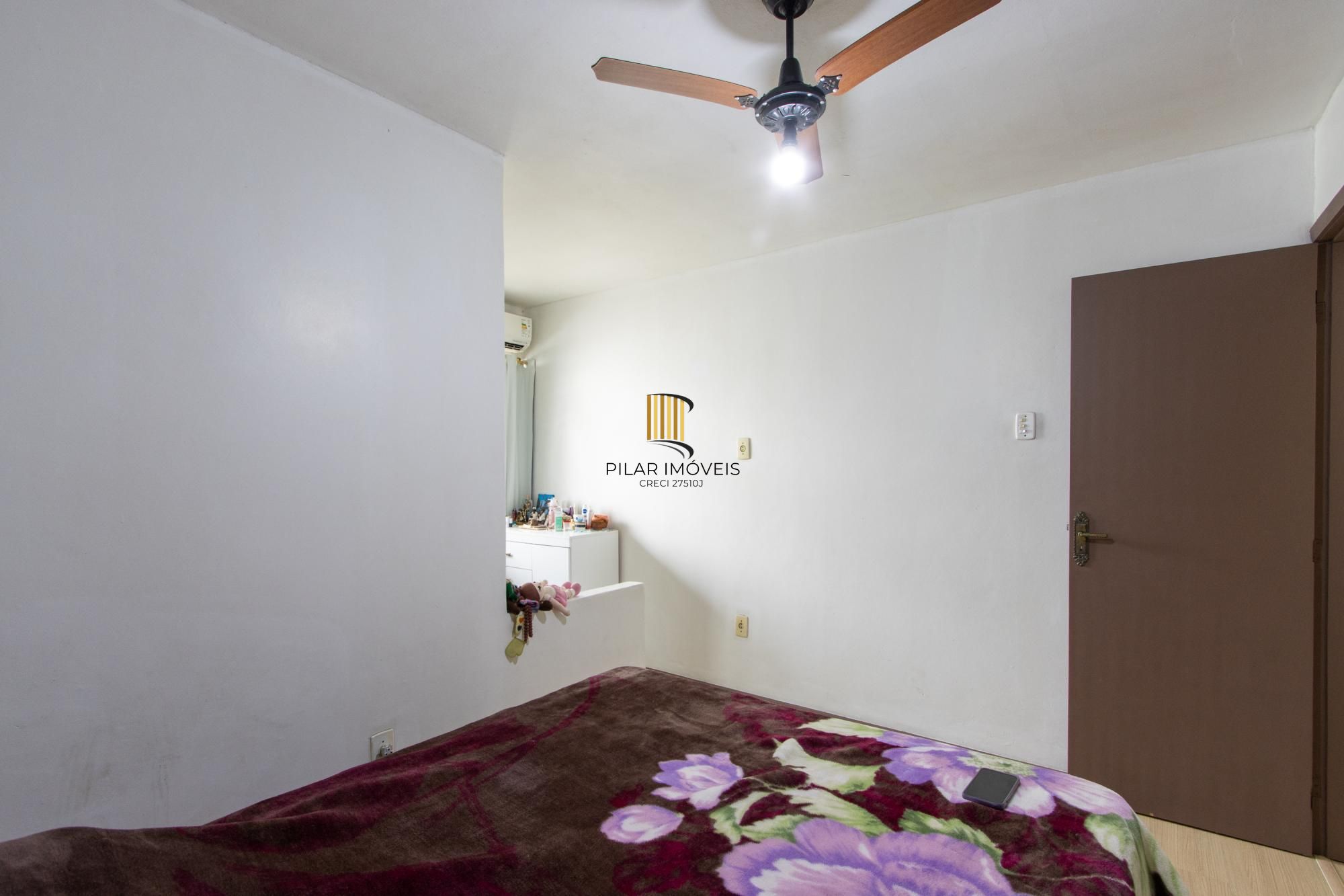 Casa ampla de 2 pavimentos com 4 dormitórios, 1 suite e 4 vagas no bairro Santa Tereza!
