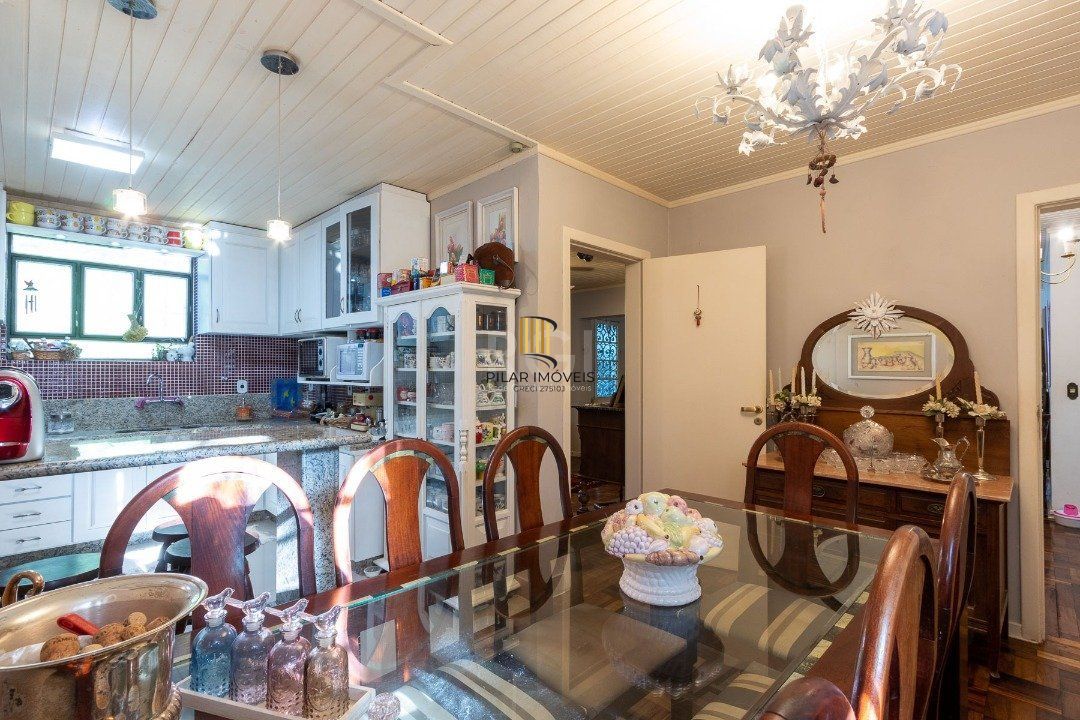Casa para Venda - 192m², 4 dormitórios, sendo 3 suites, 4 vagas - Tristeza