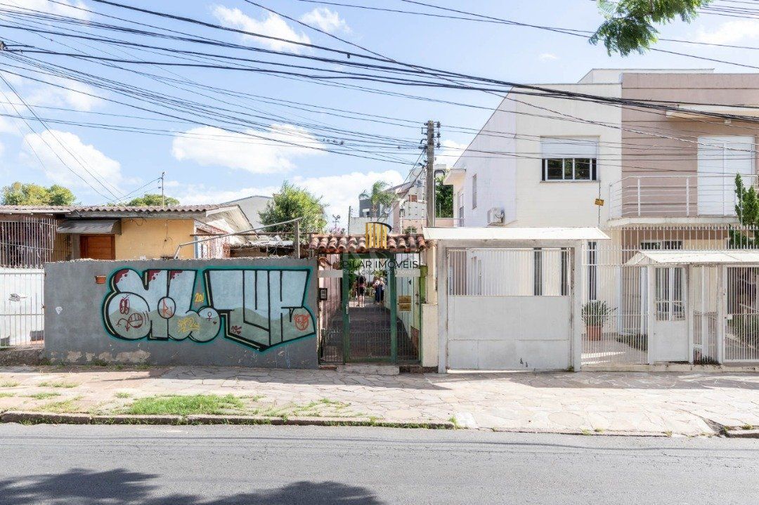 Casa térrea no Residencial Butui, possui 3 dormitórios, living espaçoso, cozinha funcional, banheiro social, área de serviço independente e pátio privativo