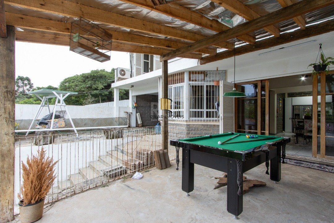 Casa 4 dormitórios no bairro Hípica