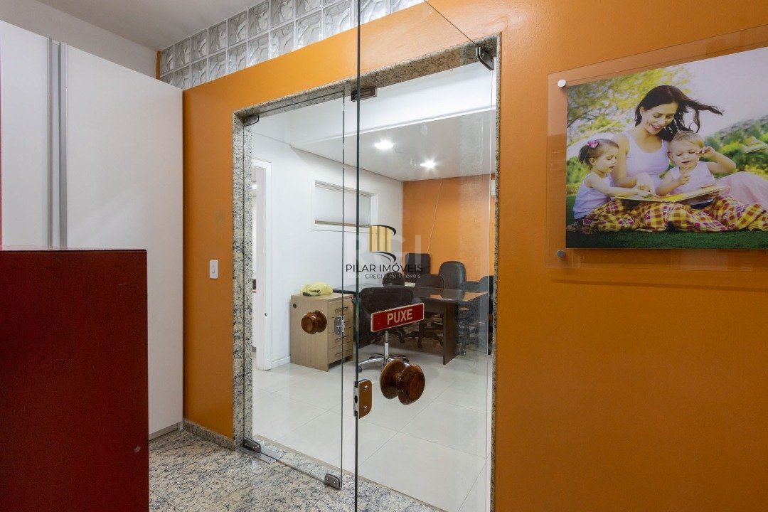 Sala em andar inteiro com 141,77 m2 privativos