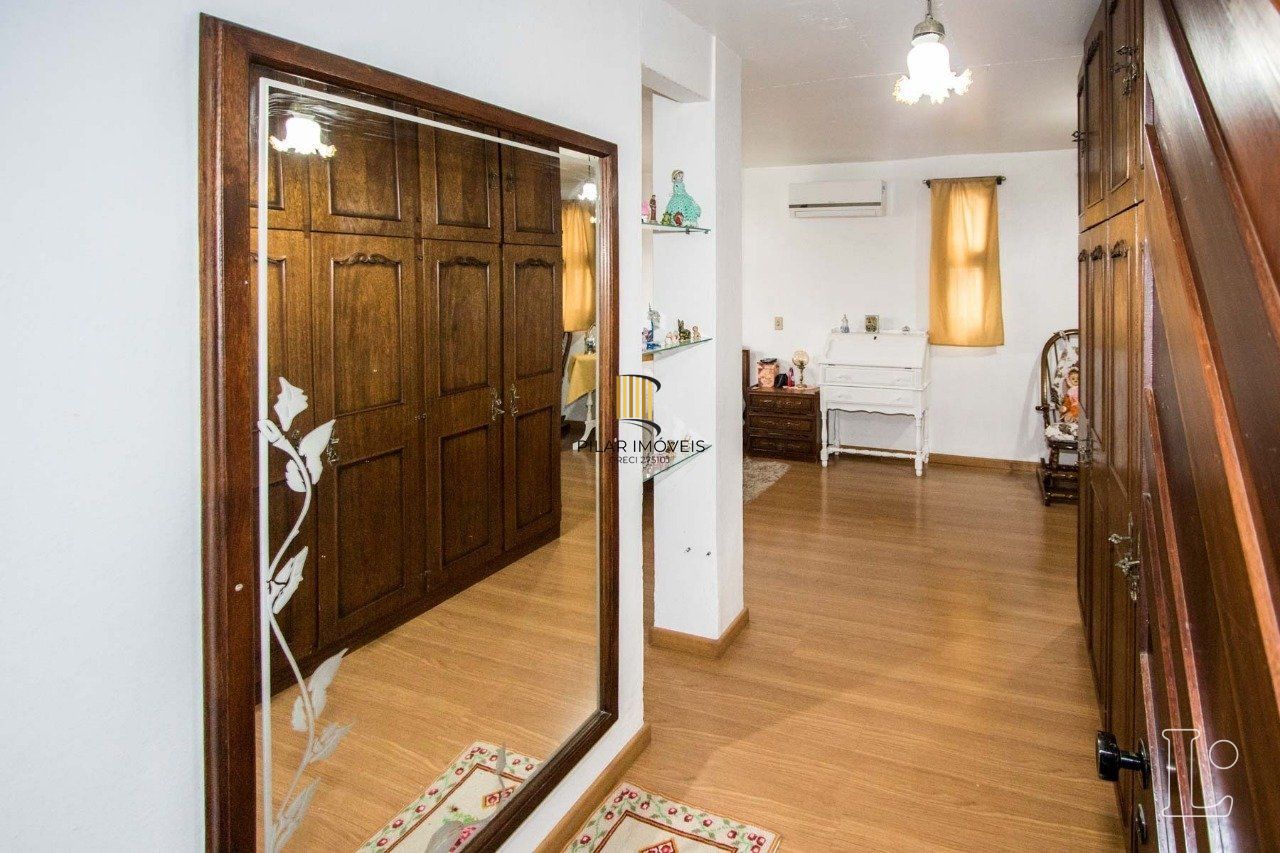 Casa para Venda - 485m², 4 dormitórios, sendo 1 suites, 3 vagas - Cristal