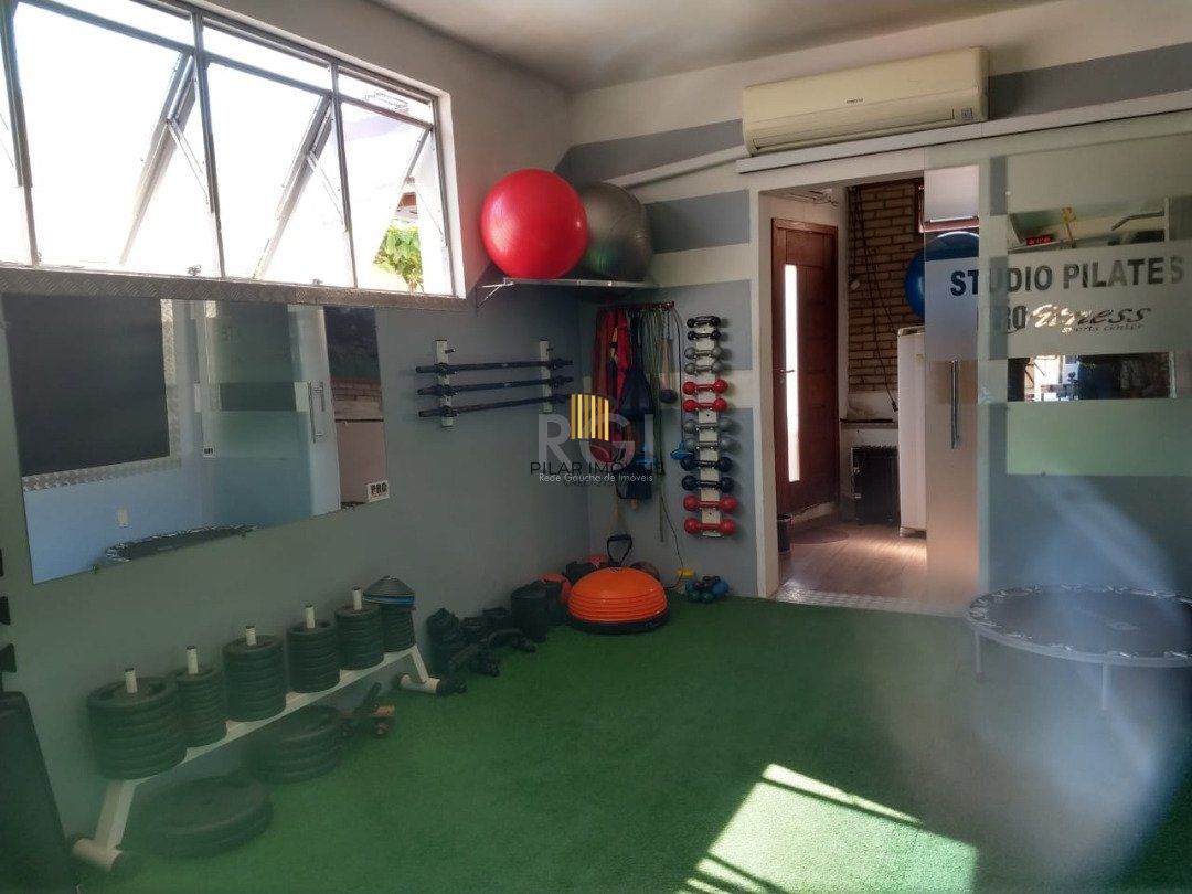 Casa para Venda - 322.4m², 2 dormitórios, 7 vagas - Cristal