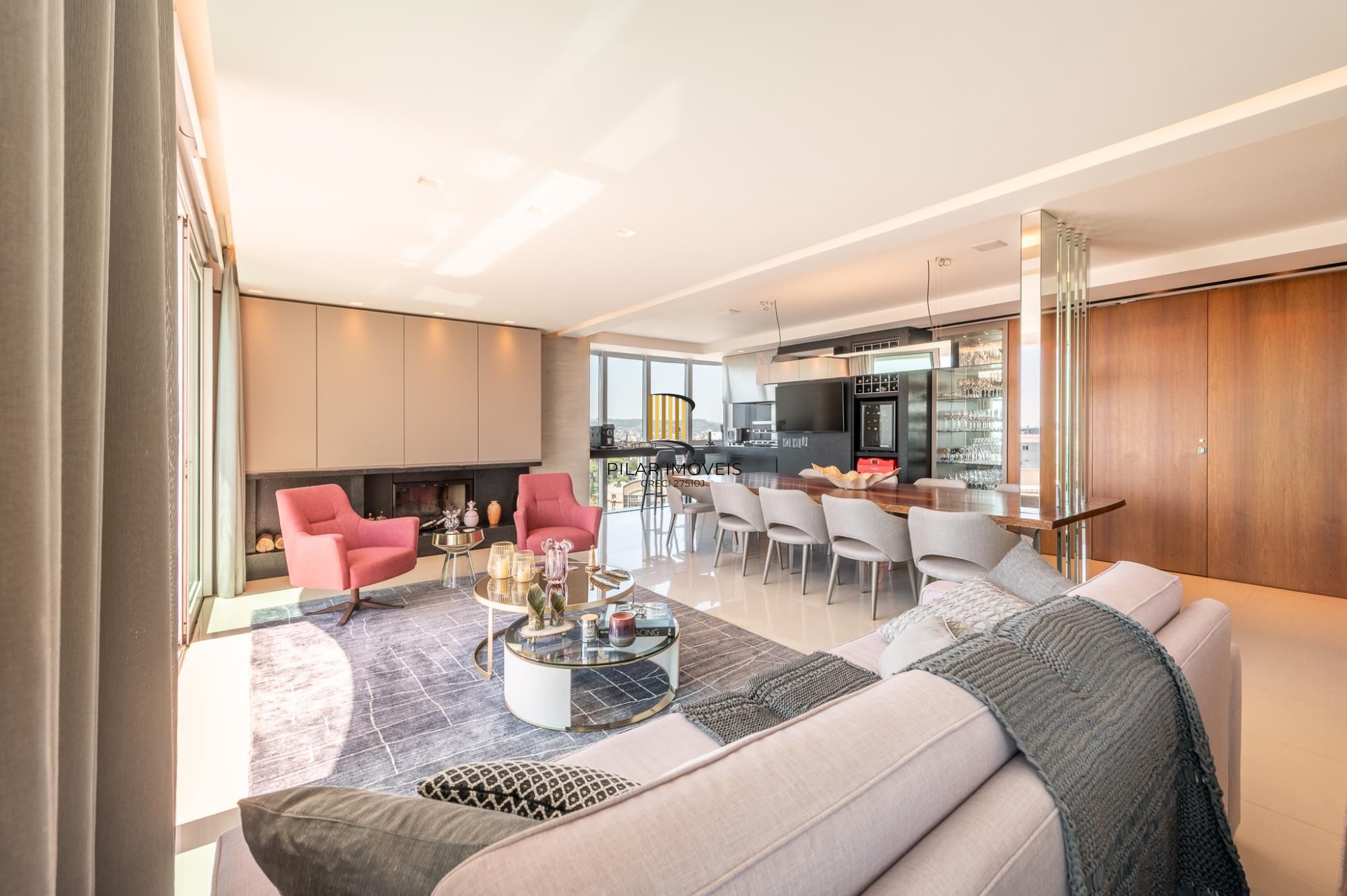 Apartamento com 204m², 3 dorm, 5 vagas no Petrópolis