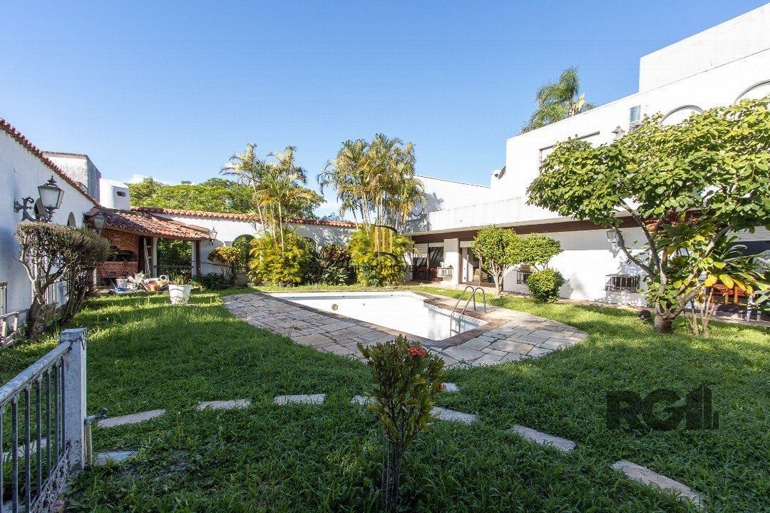 Casa para Venda - 580m², 3 dormitórios, sendo 1 suites, 3 vagas - Santa Tereza