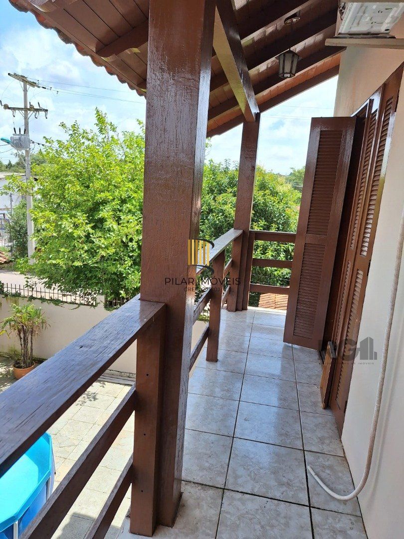 Casa 3 dormitórios no bairro Jardim Algarve