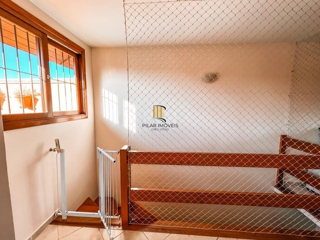 Excelente casa a venda no bairro Tristeza, para o lado do Rio!