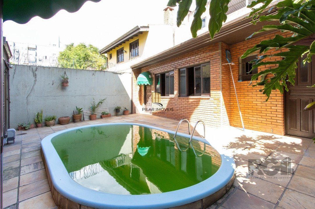Casa para Venda - 500m², 4 dormitórios, sendo 1 suites, 4 vagas - Coronel Aparício Borges