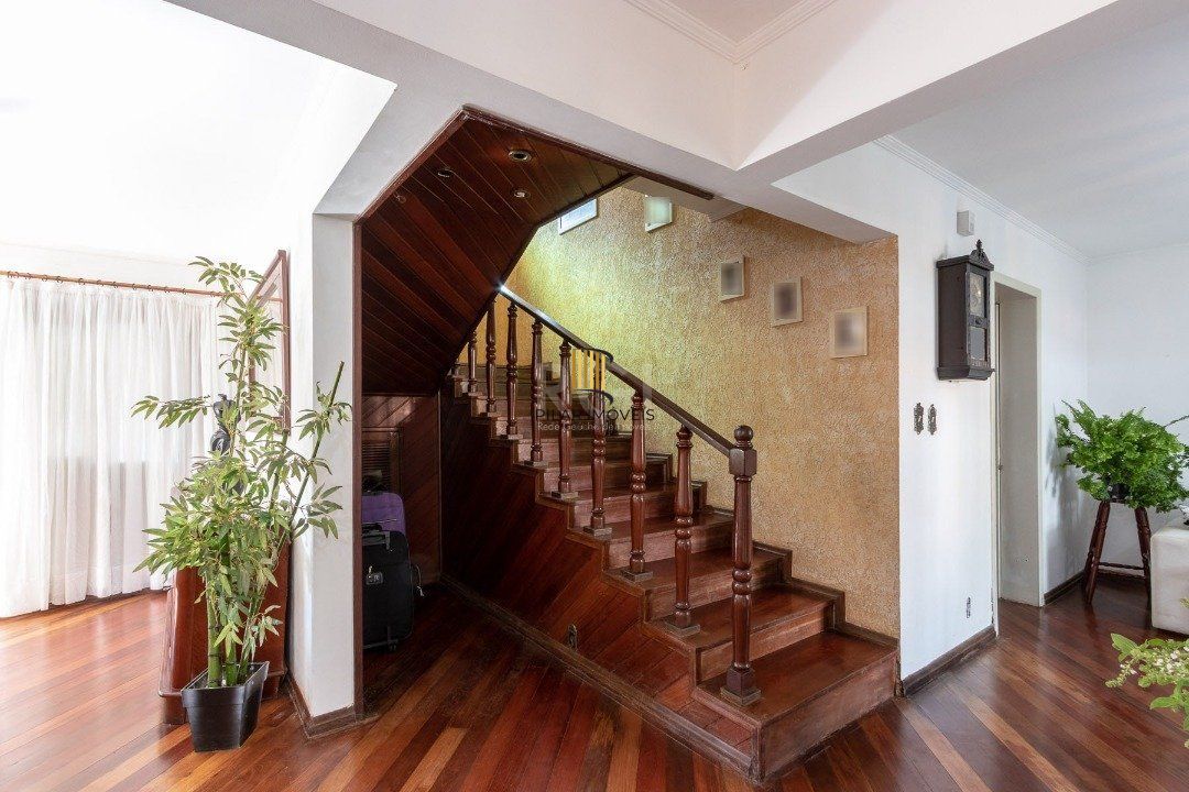 Casa para Venda - 280m², 3 dormitórios, sendo 1 suites, 2 vagas - Nonoai