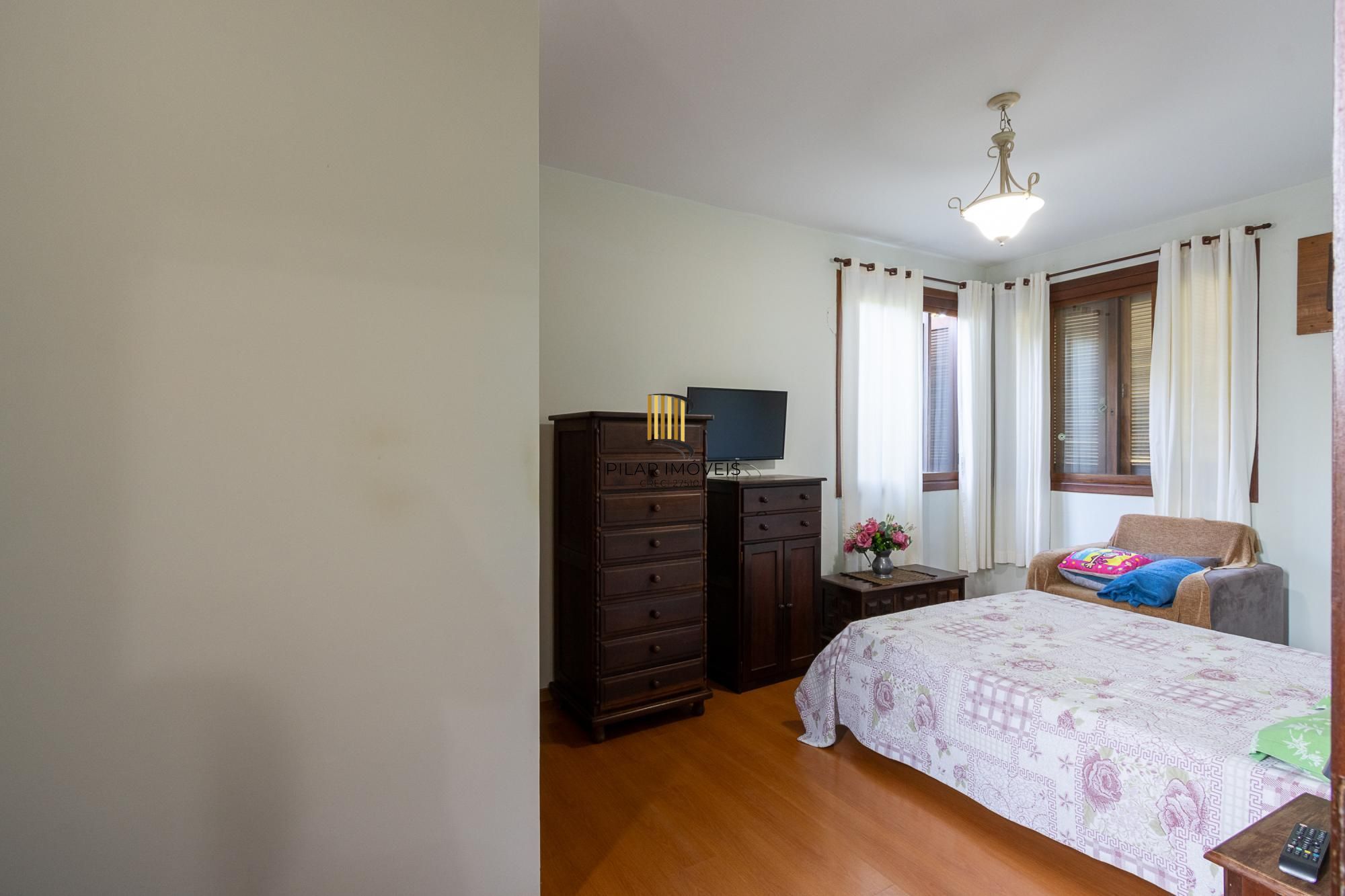 Casa em condomínio á venda com 6 dormitórios em Porto Alegre