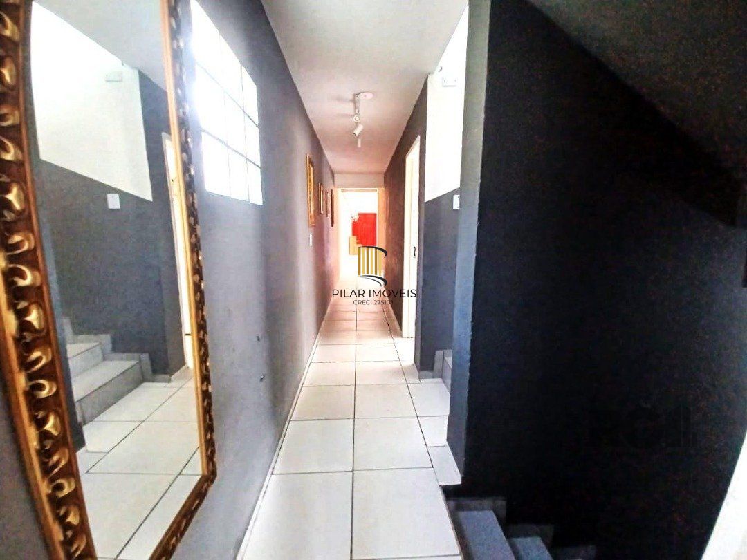 Casa 4 dormitórios no bairro Navegantes