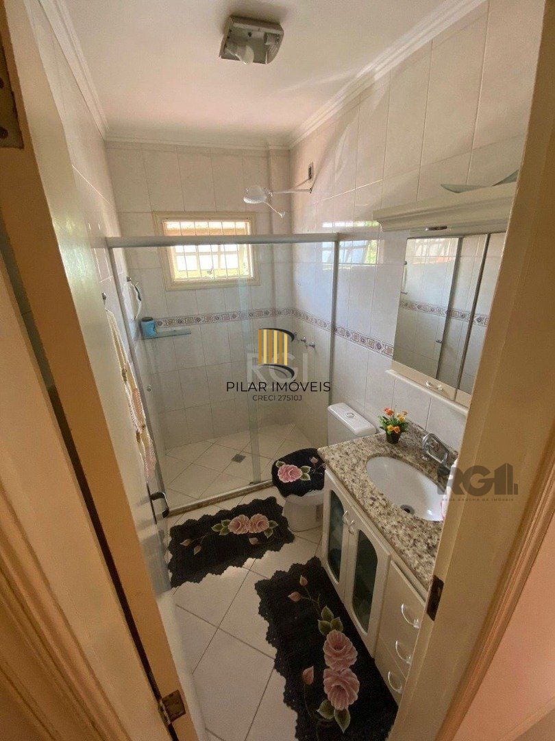 Casa para Venda - 250m², 3 dormitórios, sendo 1 suites, 2 vagas - Cristal