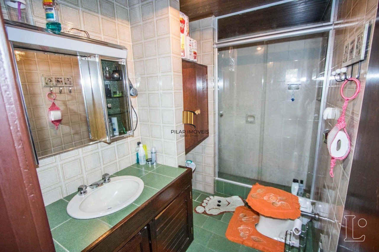 Casa para Venda - 485m², 4 dormitórios, sendo 1 suites, 3 vagas - Cristal