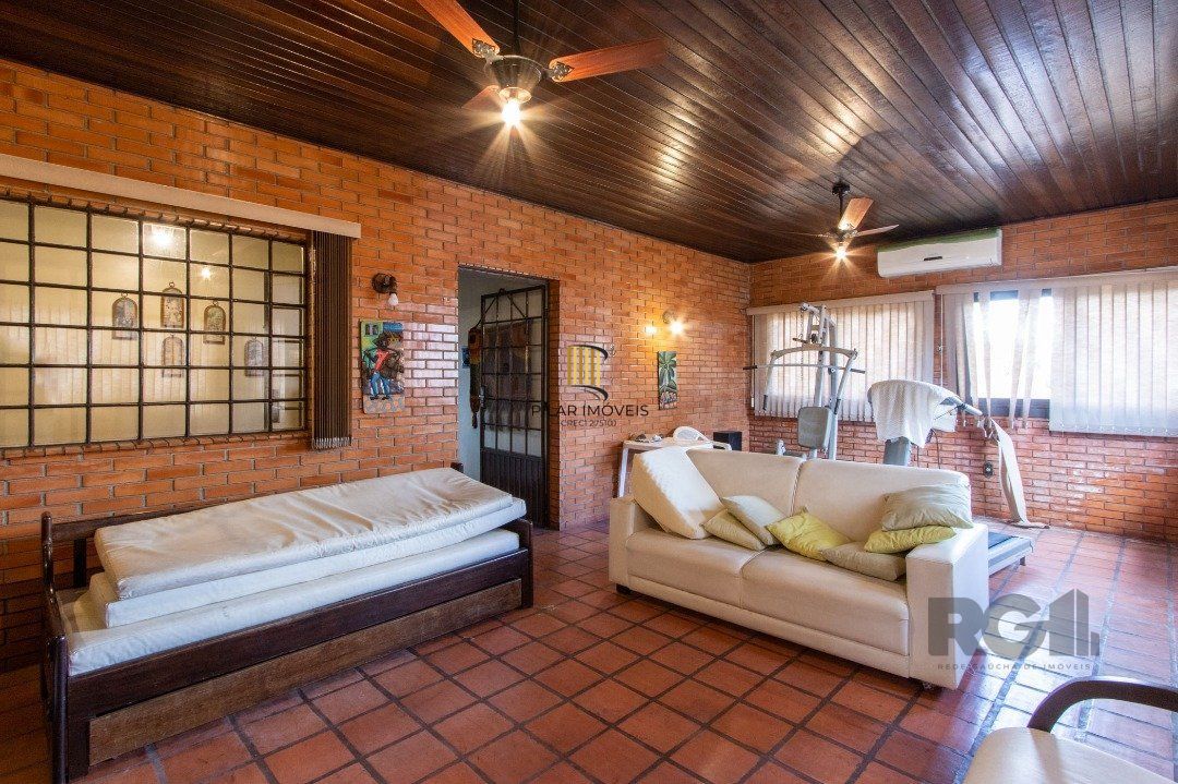 Casa para Venda - 500m², 4 dormitórios, sendo 1 suites, 4 vagas - Coronel Aparício Borges