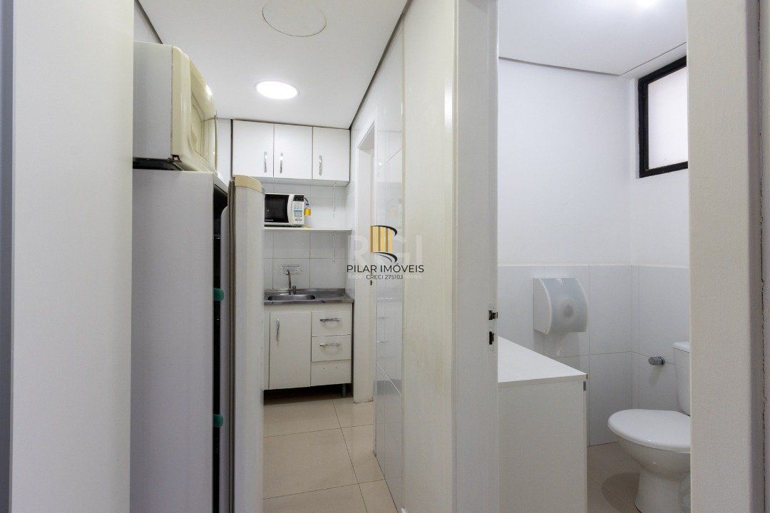 Sala em andar inteiro com 141,77 m2 privativos