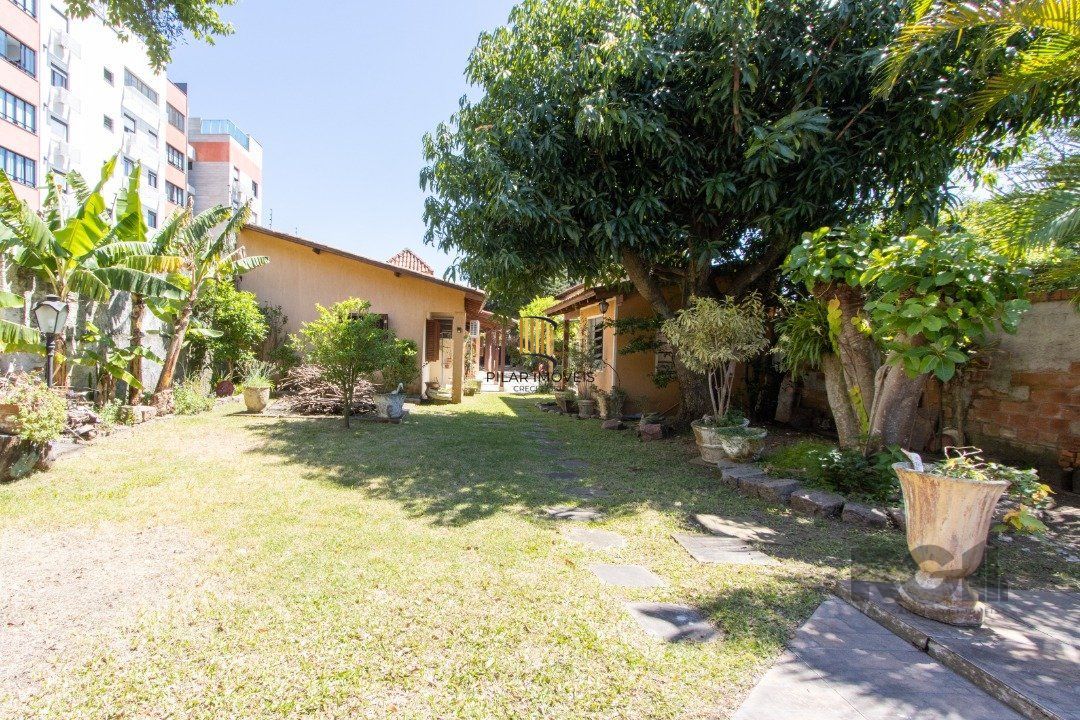 Casa 2 dormitórios no bairro Camaquã