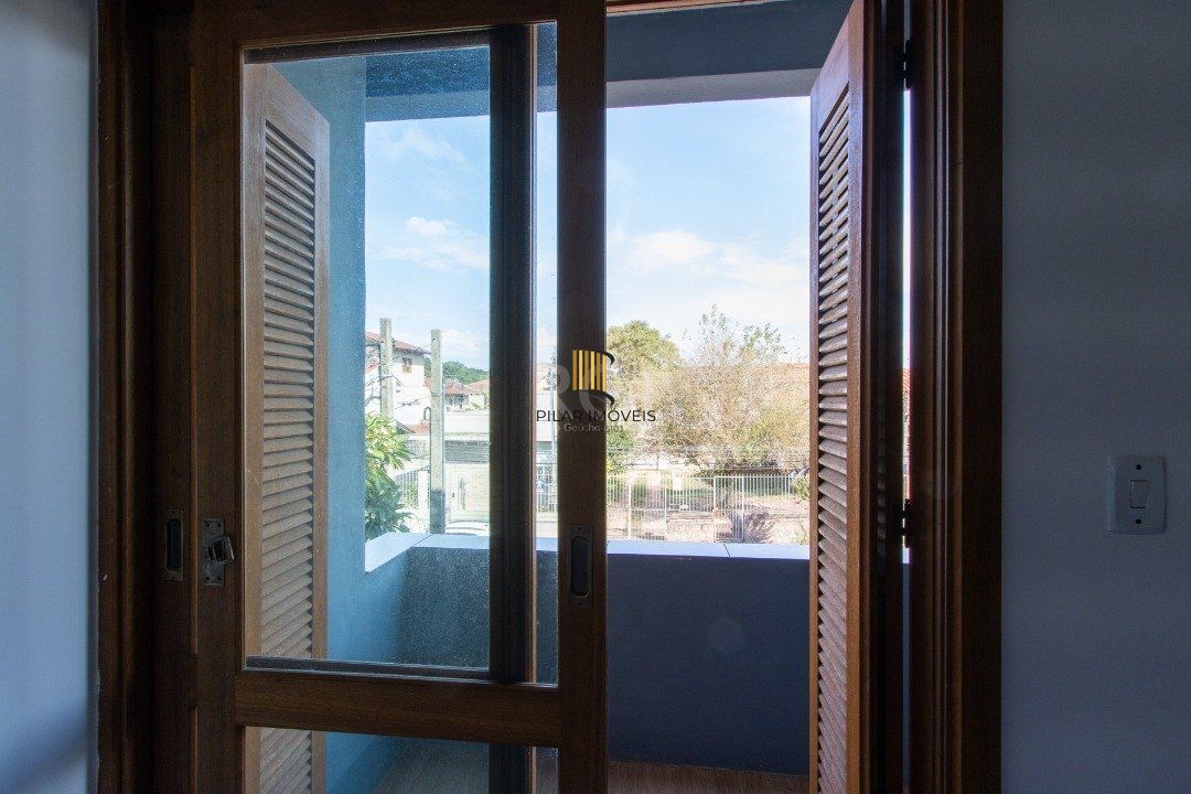 Casa para Venda - 204m², 3 dormitórios, sendo 3 suites, 2 vagas - Espirito Santo