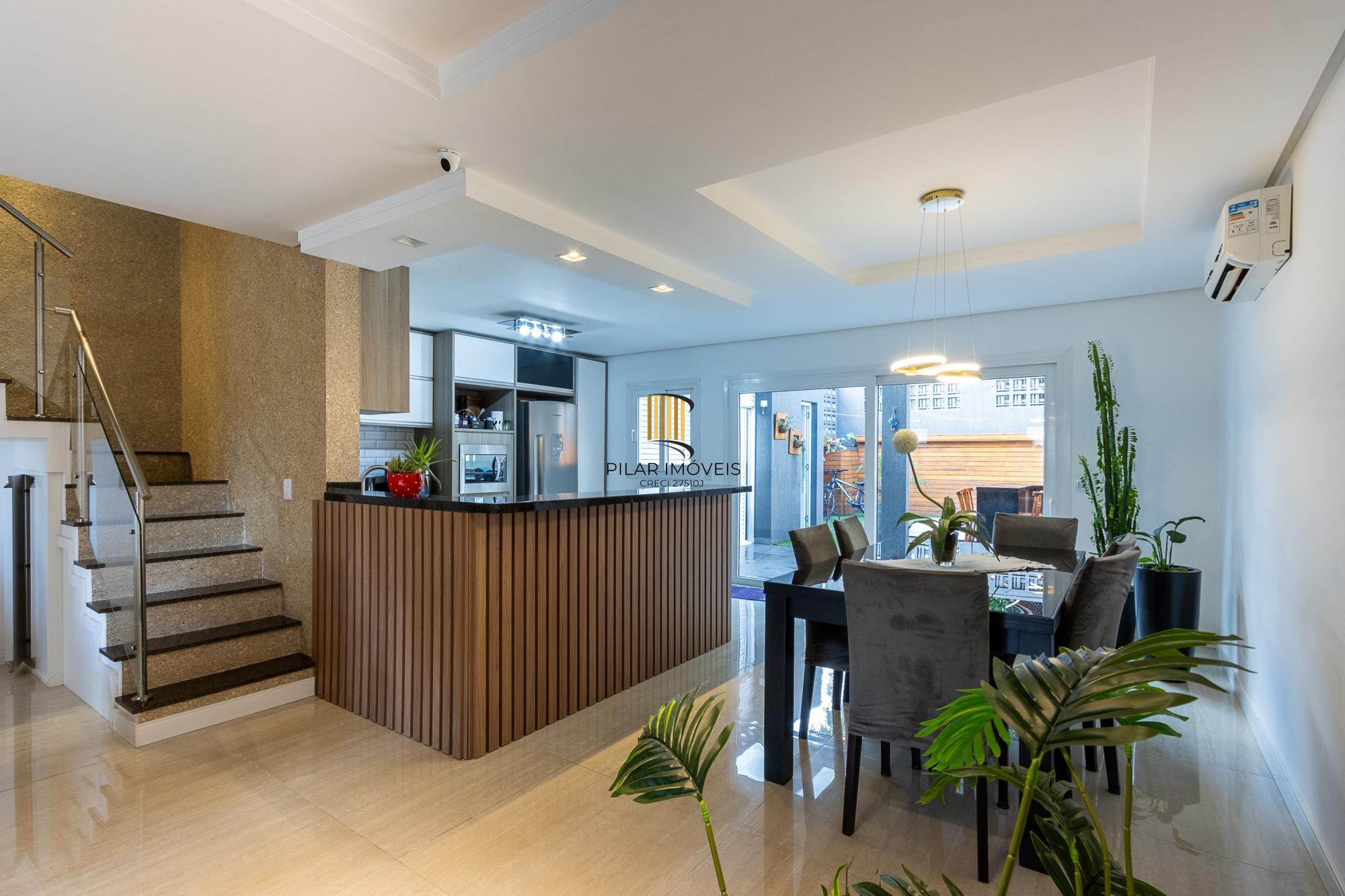 Casa 3 dormitórios no bairro Hípica