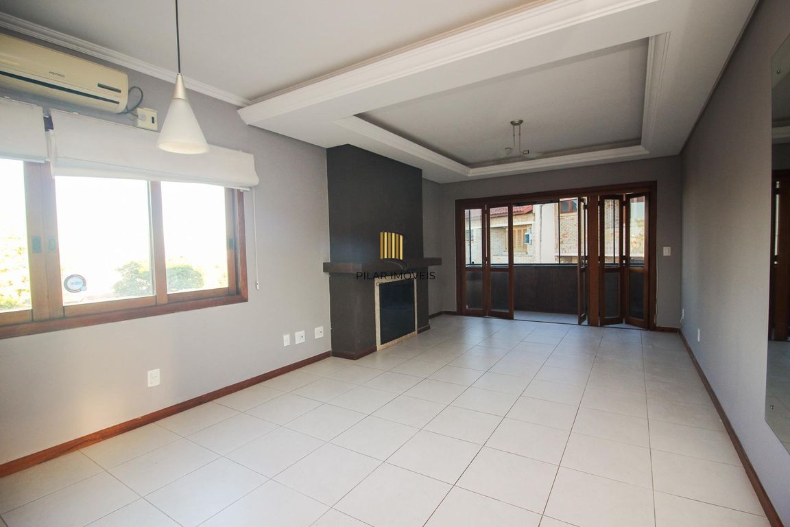 Apartamento de 2 dormitórios, 1 suíte, closet e 2 vagas de garagem .