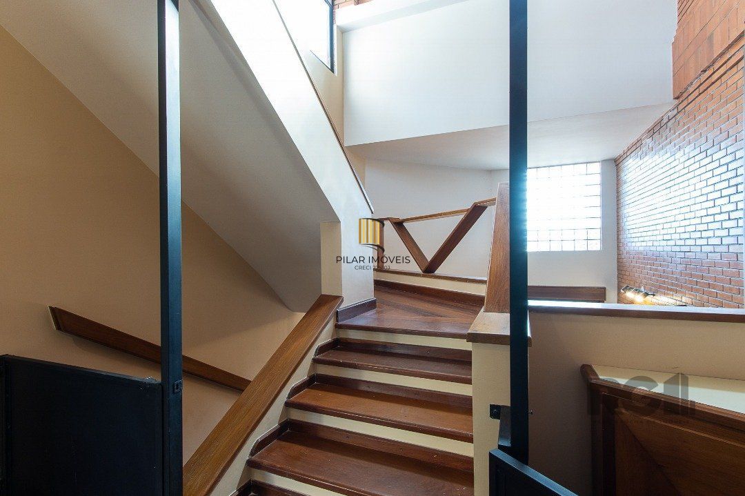 Excelente casa de 3 andares em condomínio fechado