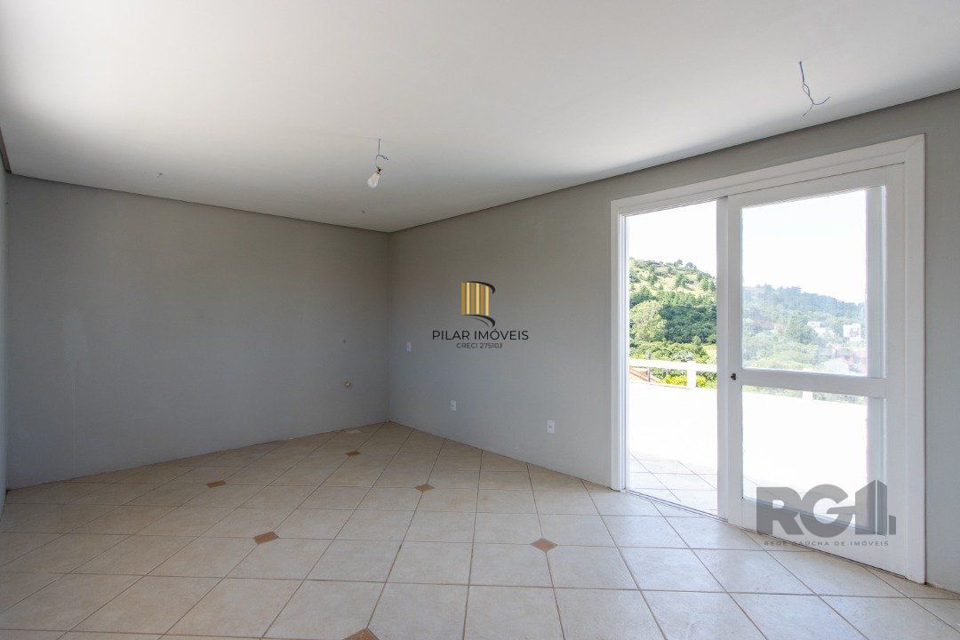 Sobrado novo,  4 quartos (1 suite), 440m² privativos - Bairro Guarujá