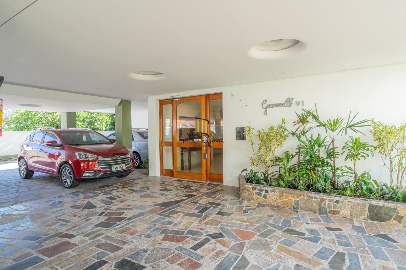 Apartamento com 70,37m², 2 dormitórios, de casal com sacada