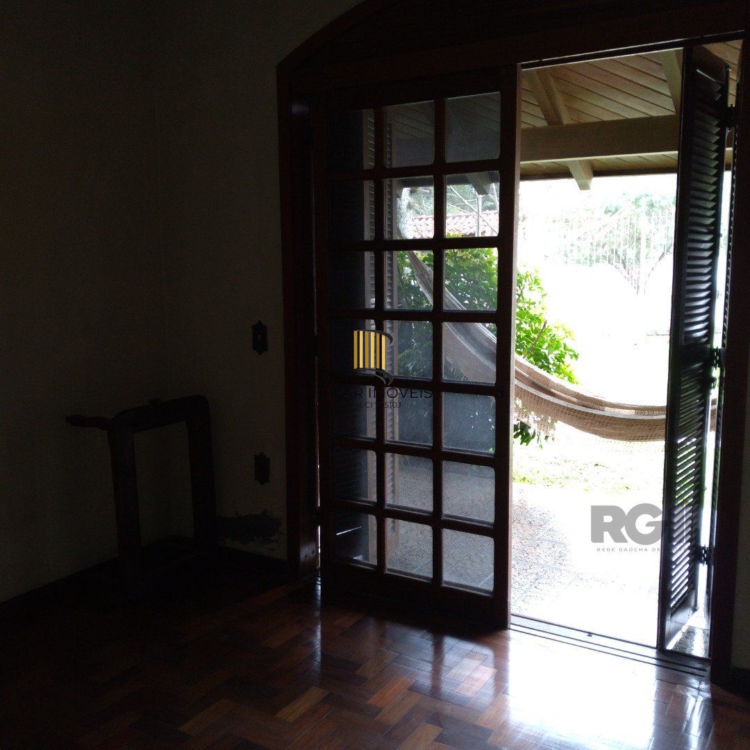 Casa 4 dormitórios no bairro Restinga