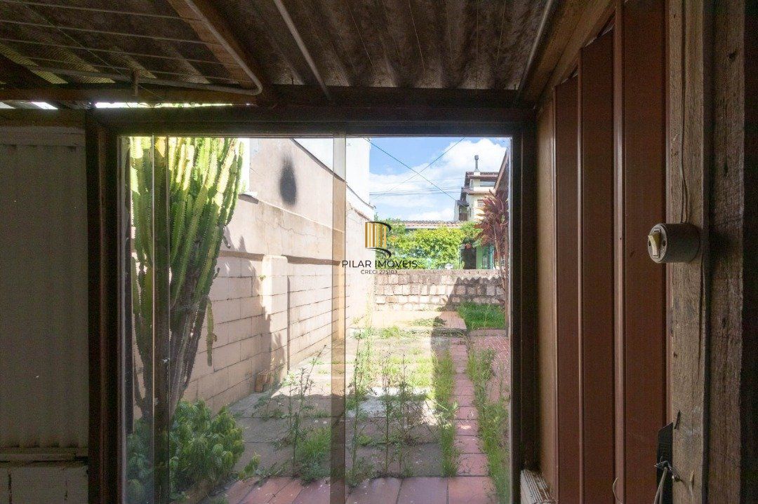 Casa térrea no Residencial Butui, possui 3 dormitórios, living espaçoso, cozinha funcional, banheiro social, área de serviço independente e pátio privativo
