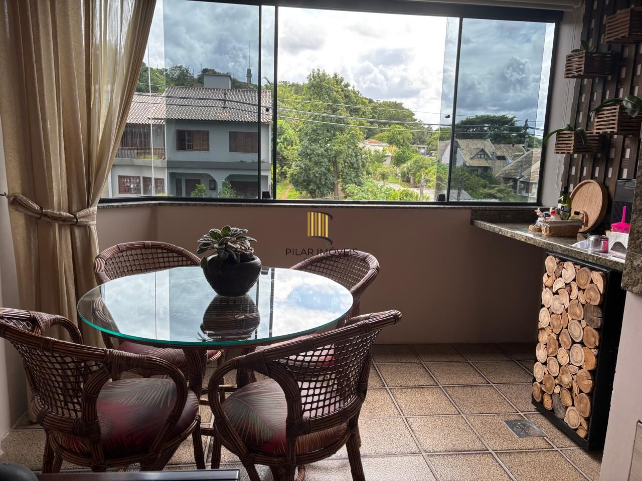 Excelente apartamento 3 dormitórios sendo 01 suíte, Sacada e com Òtima Posição Solar