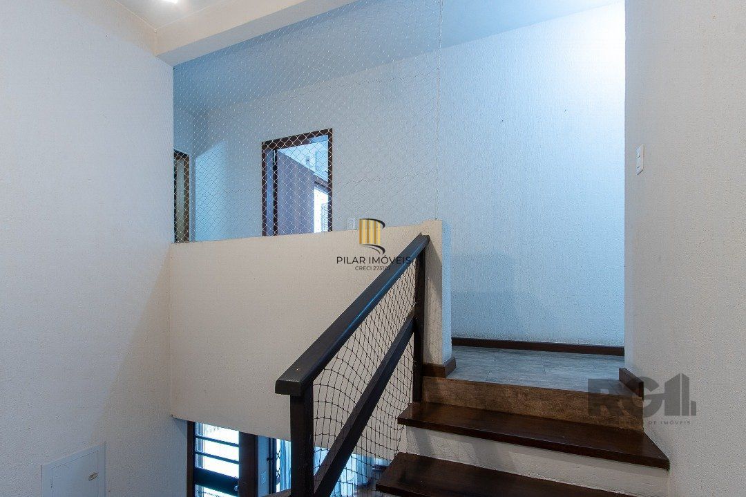 Casa 4 dormitórios no bairro Azenha