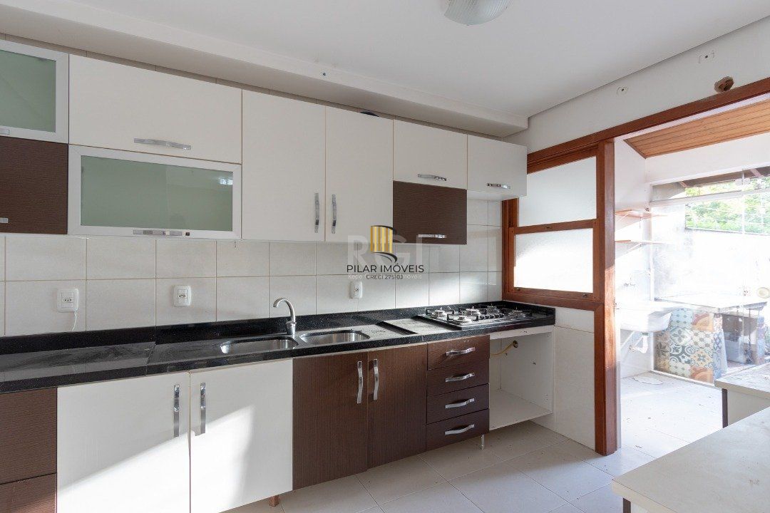 Casa para Venda - 233.34m², 3 dormitórios, sendo 1 suites, 4 vagas - Tristeza