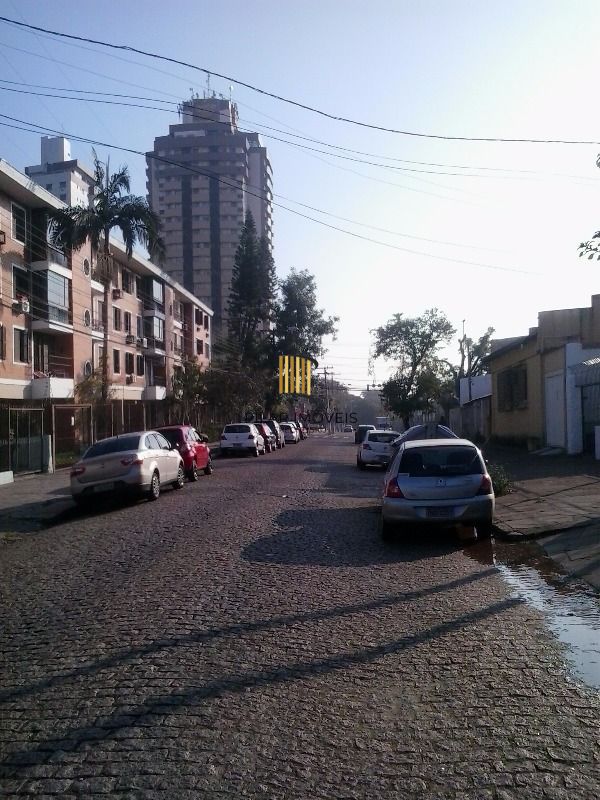 Casa para Venda - 250m², 5 dormitórios, 6 vagas - Menino Deus