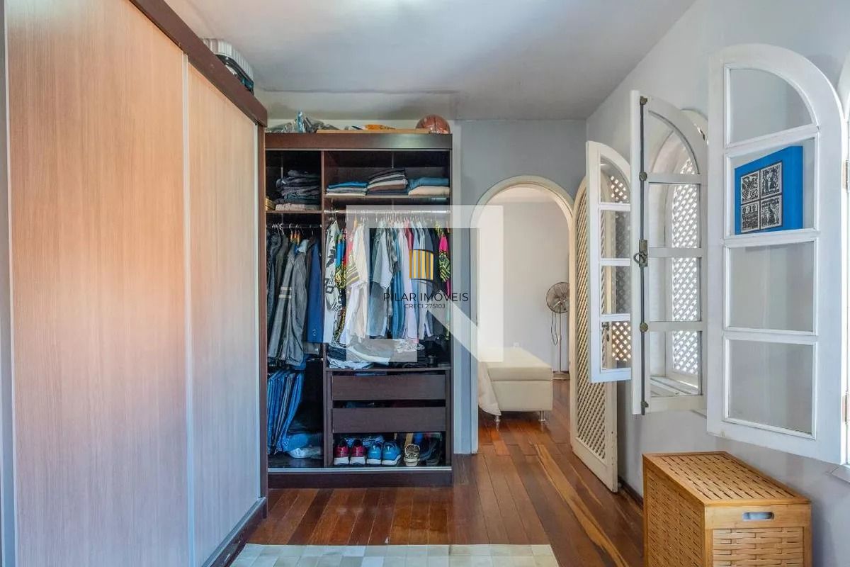 Casa á venda com 3 dormitórios no bairro Ipanema em Porto Alegre