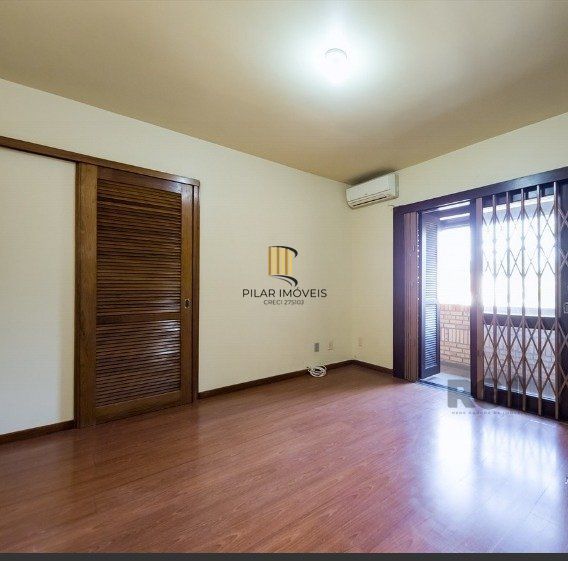 Casa de 3 dormitórios com 2 vagas de garagem no bairro Jardim Isabel