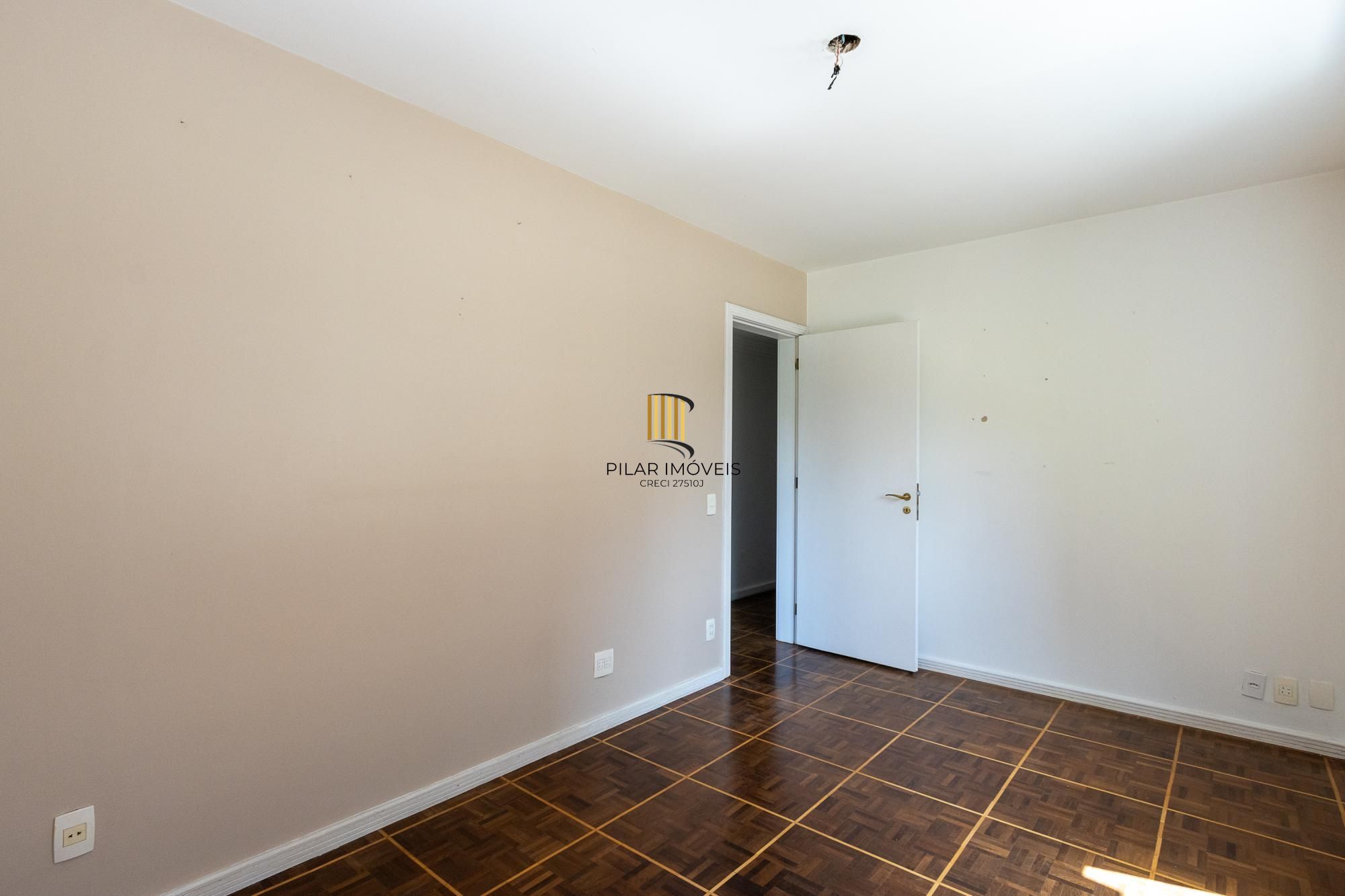 Apartamento amplo e bem localizado no Menino Deus!!