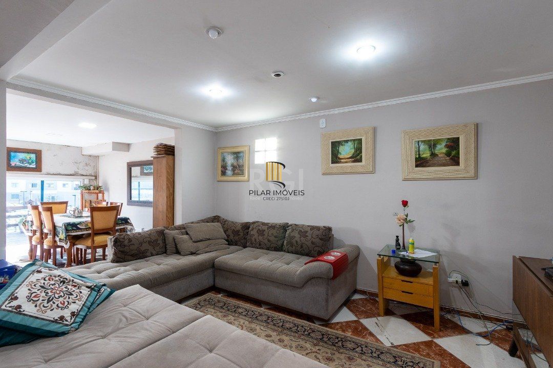Sobrado para Venda - 300m², 3 dormitórios, sendo 1 suites, 3 vagas - Cavalhada