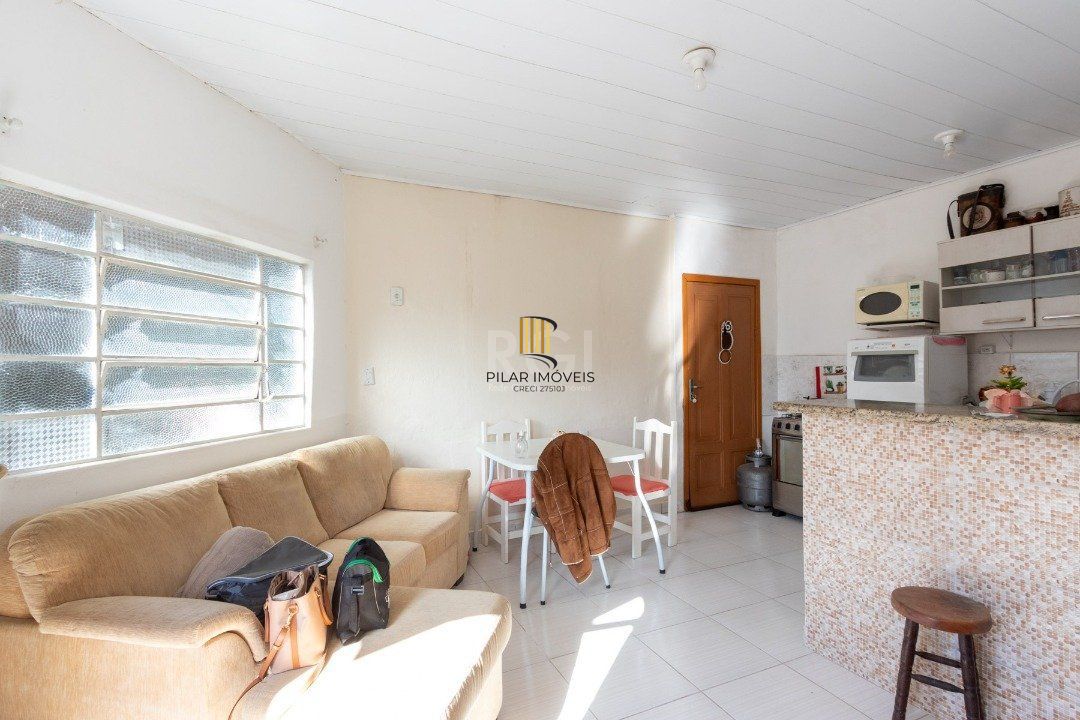 Casa para Venda - 240m², 6 dormitórios, sendo 3 suites, 2 vagas - Glória