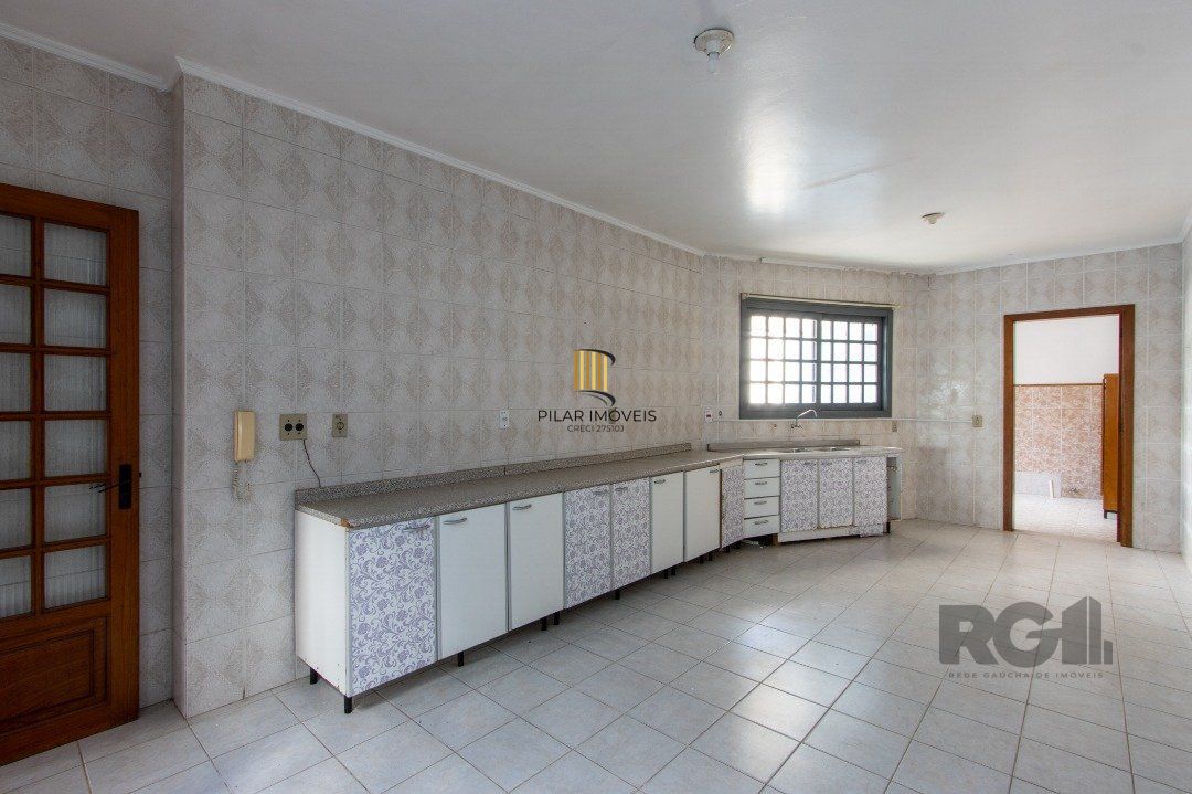 Casa 4 dormitórios no bairro Nonoai