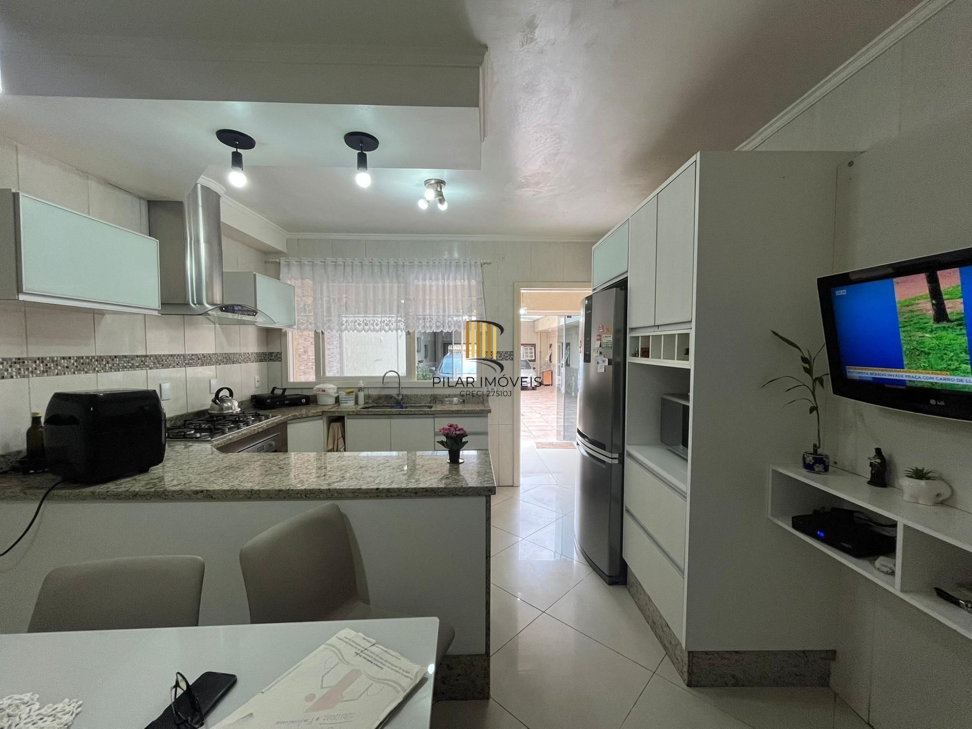 Duas casas no mesmo terreno – conforto, espaço e excelente localização!