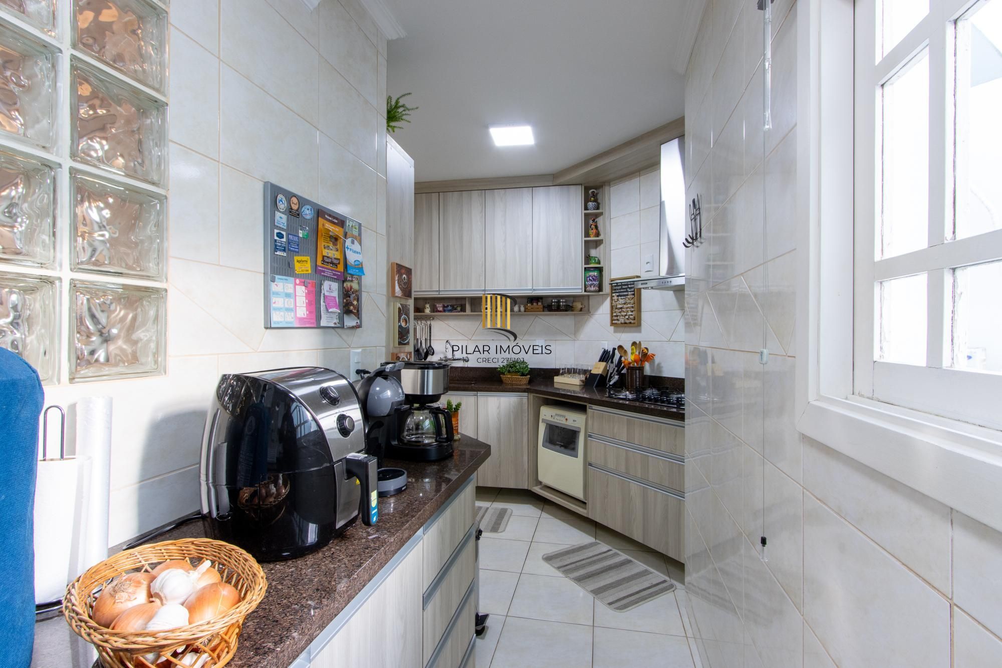 Oportunidade - Casa  Confortável de 3 Dormitórios na Zona Sul de Porto Alegre.