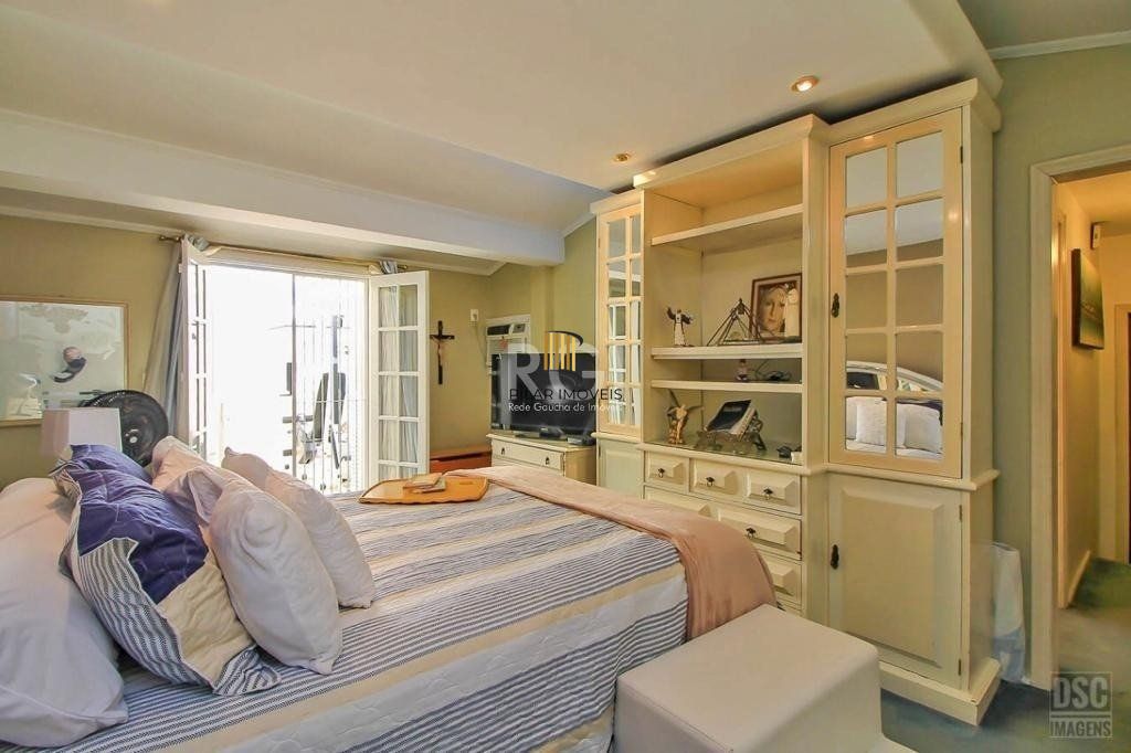 casa Living para 3 ambientes com lavabo, cozinha com pia e armários planejados