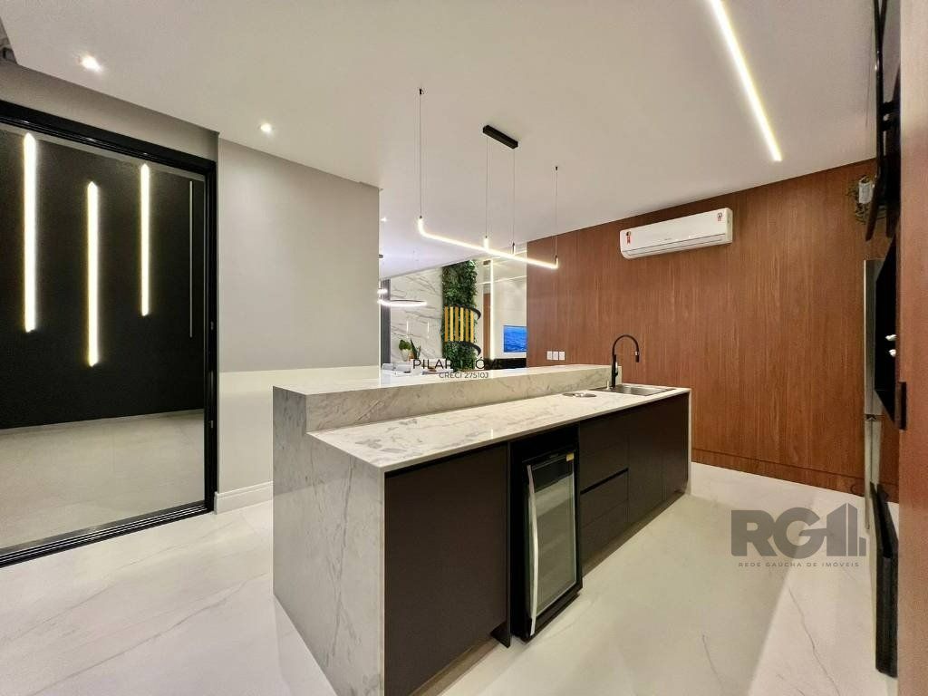 Casa térrea no Condomínio Velas da Marina com 4 suítes, piscina e 243m² privativos