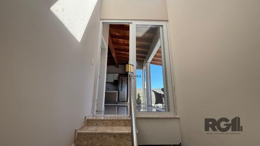 Casa em condomínio com 4 suítes, 4 vagas de garagem, pátio com piscina