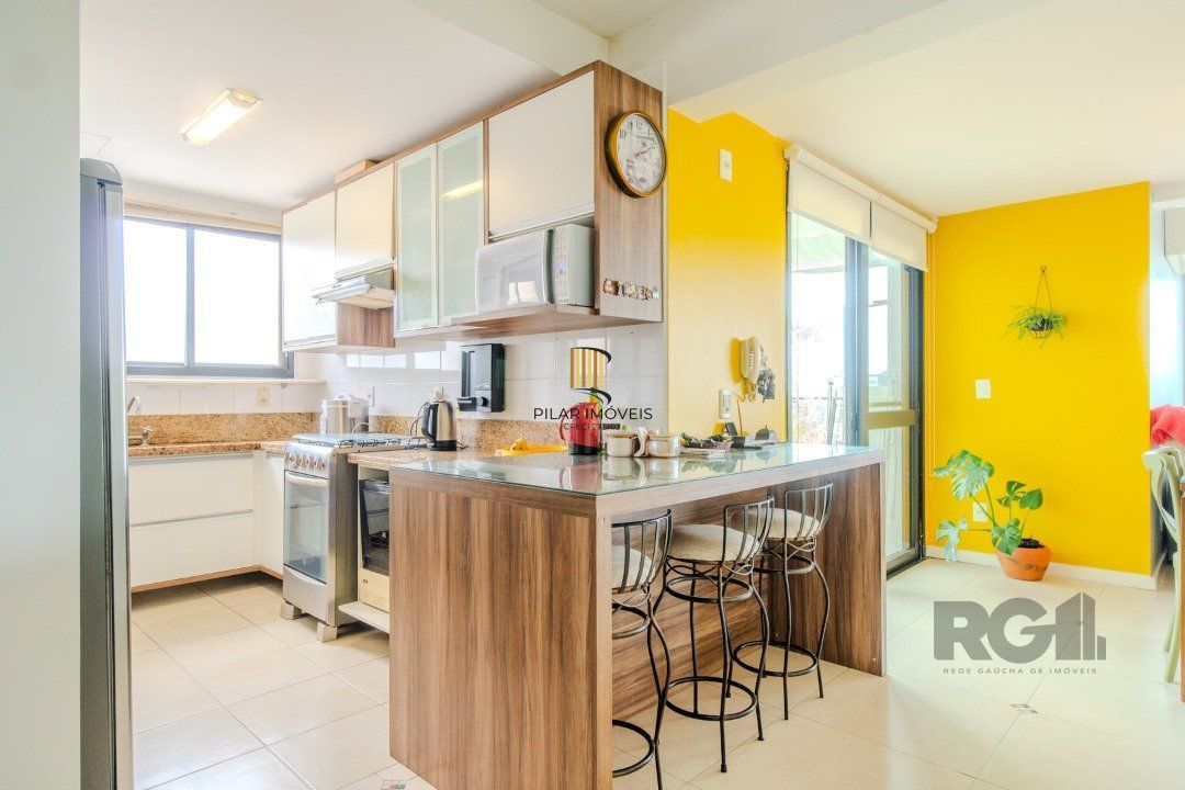 Cobertura Horizontal,  3 quartos, 1 suite, piscina, condominio com infra, 2 vagas - Bairro Tristeza