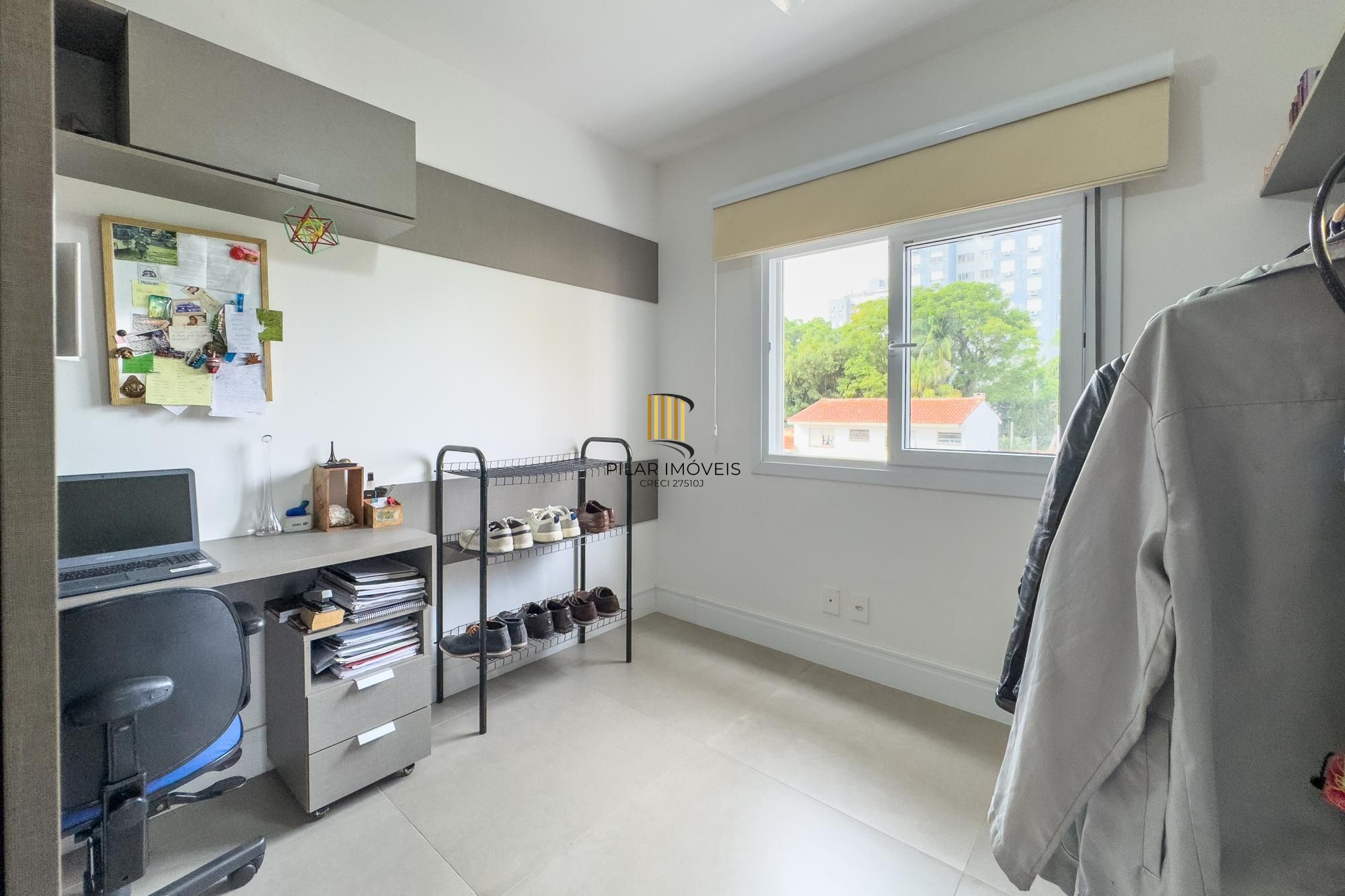 Apartamento 03 Suítes bairro Cristal, 88,97m² de área privativa, semimobiliada e 02 vagas de garagens cobertas.